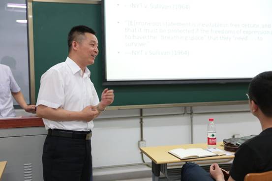 美国西伊利诺伊大学唐勇教授来我院做学术讲座——“传播法大讲堂”系列学术讲座第拉开序幕 美国西伊利诺伊大学唐勇教授来我院做学术讲座——“传播法大讲堂”系列学术讲座第拉开序幕