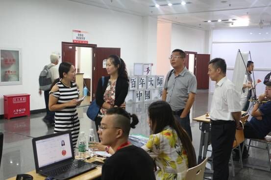 光明新闻传播学院研究生迎新任务圆满完成 光明新闻传播学院研究生迎新任务圆满完成